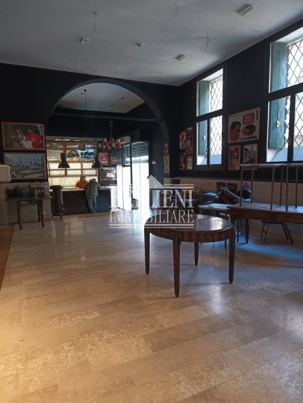 CORSO PALLADIO: Se stai cercando uno spazio commerciale nel cuore pulsante di Vicenza, questa è l...