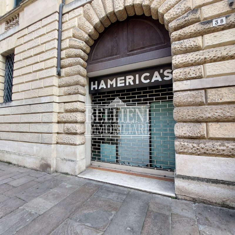 CORSO PALLADIO: Se stai cercando uno spazio commerciale nel cuore pulsante di Vicenza, questa è l...