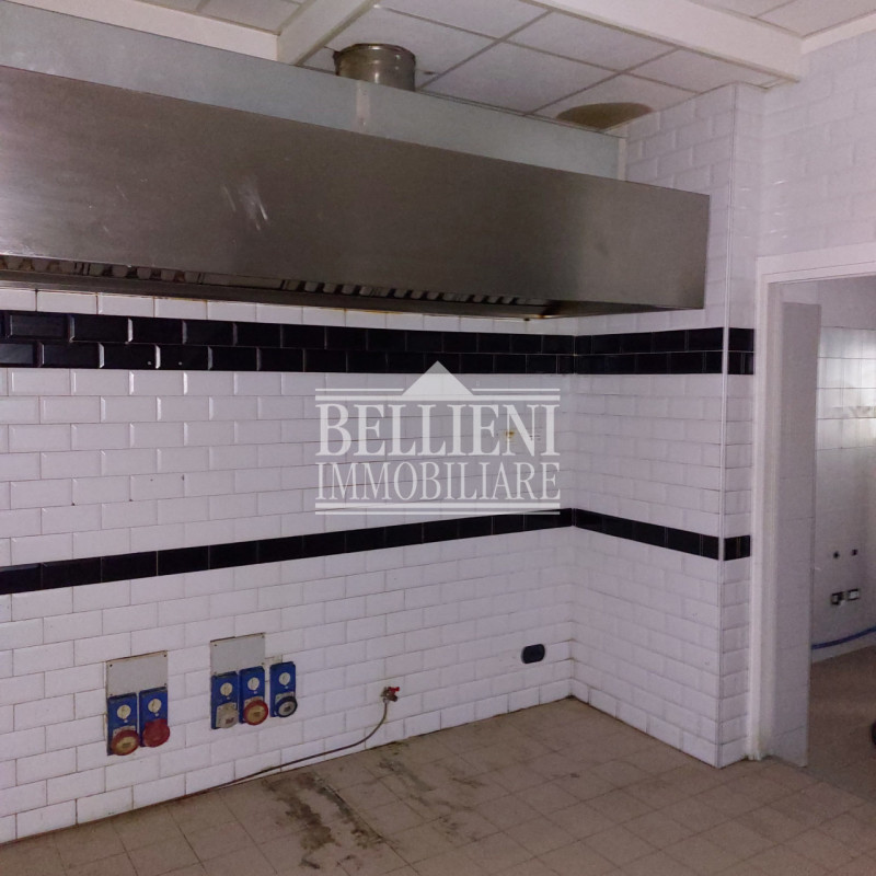 CORSO PALLADIO: Se stai cercando uno spazio commerciale nel cuore pulsante di Vicenza, questa è l...