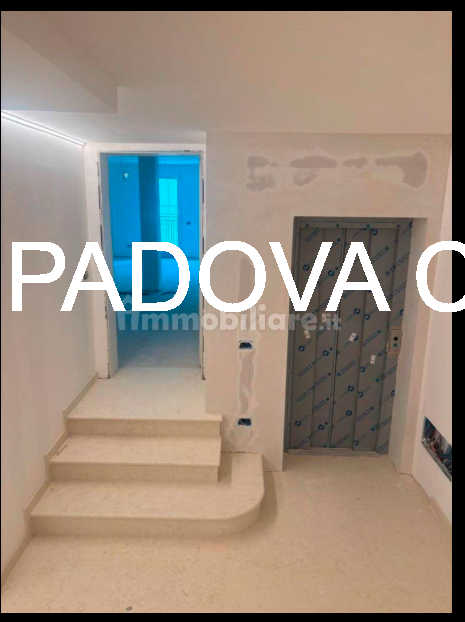Nuova piccola palazzina 

Via Savonarola, Nuova palazzina di 10 unità abitative in fase di ultima...