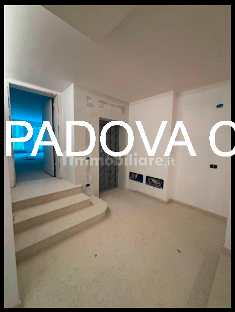 Nuova piccola palazzina 

Via Savonarola, Nuova palazzina di 10 unità abitative in fase di ultima...