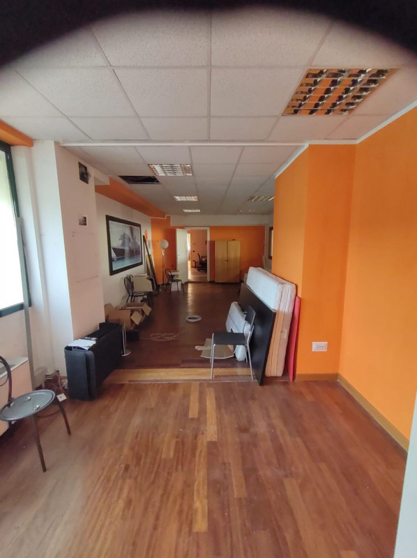 Se stai cercando uno spazio ideale per la tua attività, non perdere questa opportunità! A partire...