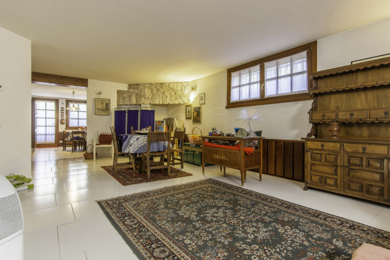 TORRI DI Q.LO: ELEGANTE VILLA CON GIARDINO DI OLTRE MQ. 1.000

In un quartiere residenziale esclu...