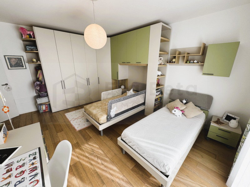 Situata nel prestigioso quartiere Belvedere di Noventana, proponiamo in vendita una splendida por...