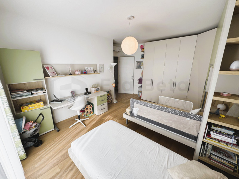 Situata nel prestigioso quartiere Belvedere di Noventana, proponiamo in vendita una splendida por...