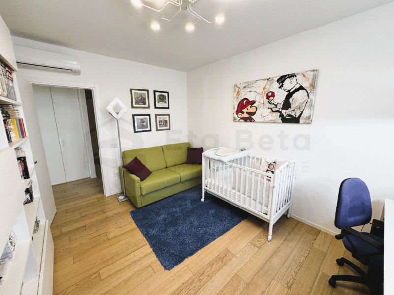 Situata nel prestigioso quartiere Belvedere di Noventana, proponiamo in vendita una splendida por...