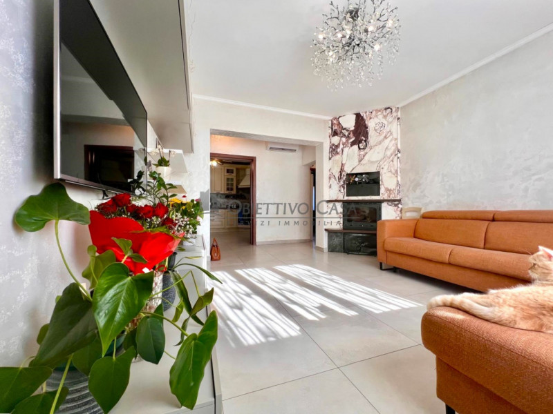 Rif. CN209 - Un'opportunità UNICA: spazi generosi, ristrutturazione e potenziale di divisione.

A...