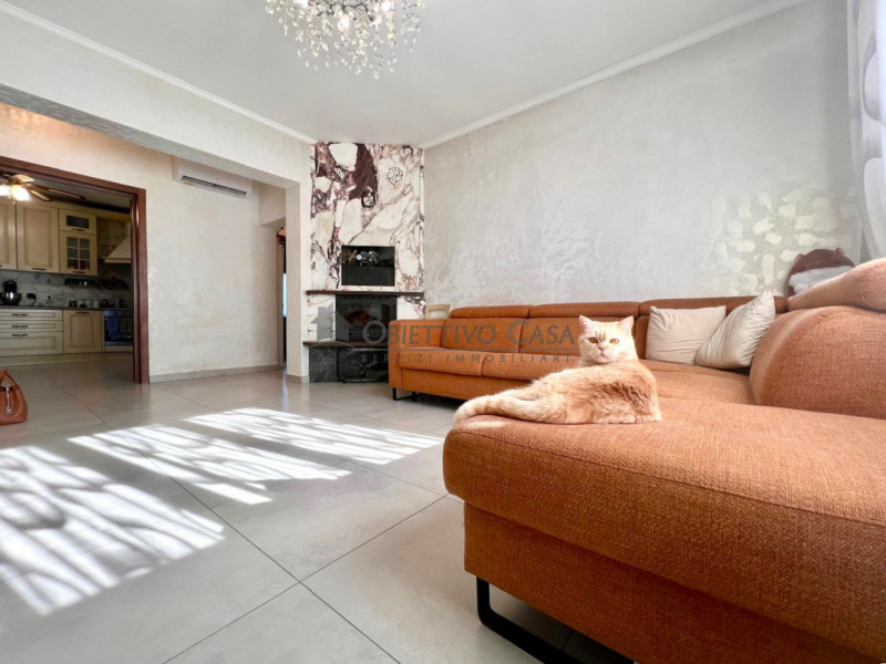 Rif. CN209 - Un'opportunità UNICA: spazi generosi, ristrutturazione e potenziale di divisione.

A...