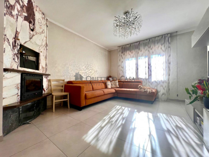 Rif. CN209 - Un'opportunità UNICA: spazi generosi, ristrutturazione e potenziale di divisione.

S...