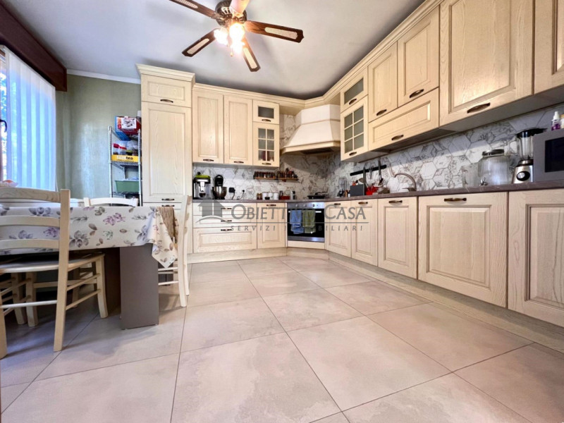 Rif. CN209 - Un'opportunità UNICA: spazi generosi, ristrutturazione e potenziale di divisione.

S...