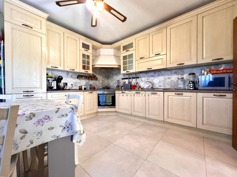 Rif. CN209 - Un'opportunità UNICA: spazi generosi, ristrutturazione e potenziale di divisione.

S...