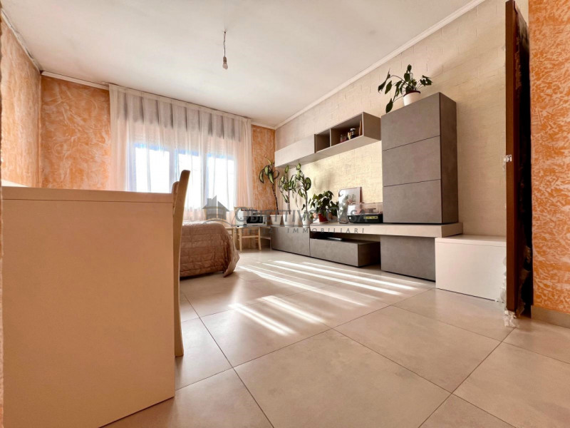 Rif. CN209 - Un'opportunità UNICA: spazi generosi, ristrutturazione e potenziale di divisione.

S...