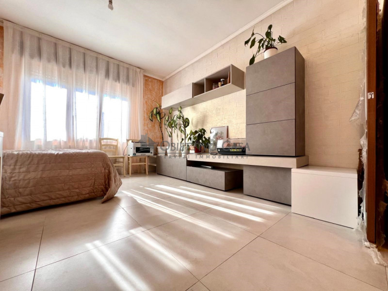 Rif. CN209 - Un'opportunità UNICA: spazi generosi, ristrutturazione e potenziale di divisione.

A...