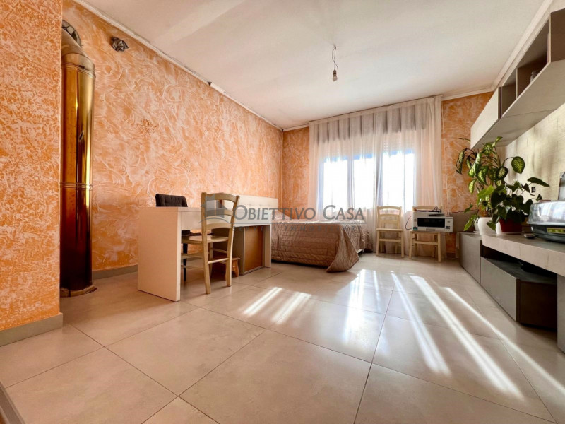 Rif. CN209 - Un'opportunità UNICA: spazi generosi, ristrutturazione e potenziale di divisione.

A...