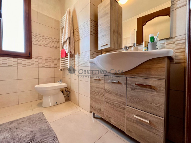 Rif. CN209 - Un'opportunità UNICA: spazi generosi, ristrutturazione e potenziale di divisione.

A...