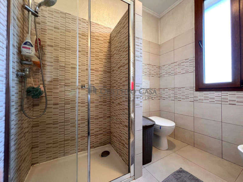 Rif. CN209 - Un'opportunità UNICA: spazi generosi, ristrutturazione e potenziale di divisione.

A...