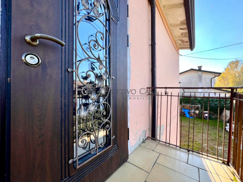 Rif. CN209 - Un'opportunità UNICA: spazi generosi, ristrutturazione e potenziale di divisione.

A...