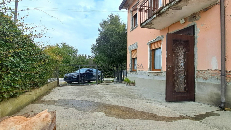 Rif. CN209 - Un'opportunità UNICA: spazi generosi, ristrutturazione e potenziale di divisione.

A...