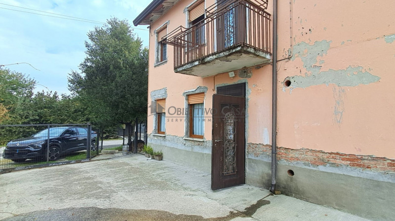 Rif. CN209 - Un'opportunità UNICA: spazi generosi, ristrutturazione e potenziale di divisione.

A...