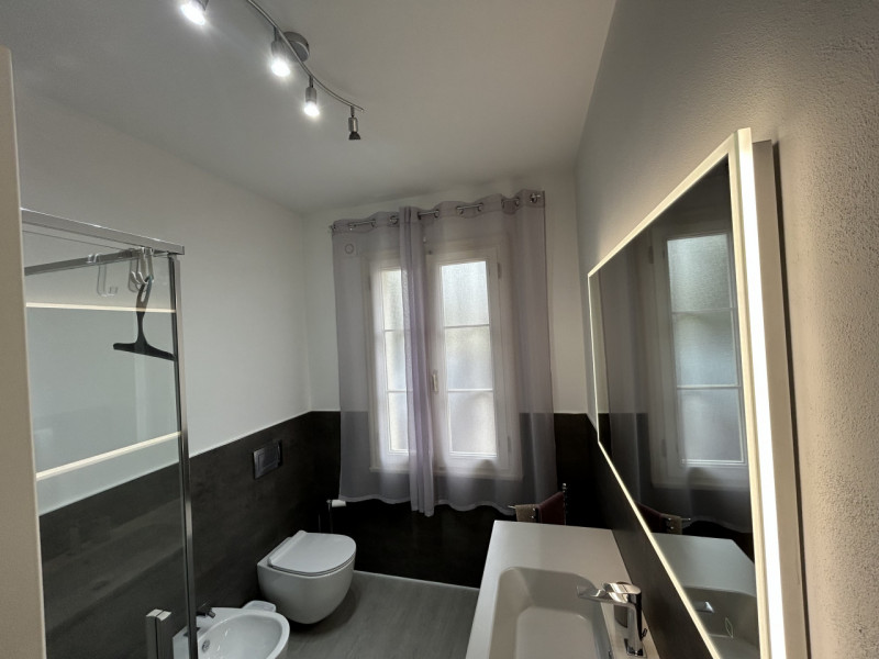 In una zona riservata di Mestrino, dove il silenzio e la privacy si fondono con la comodità dei s...