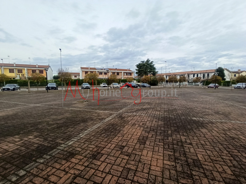 LEGNARO (RIF: NEG0912-R): Recente negozio open-space con ampio parcheggio e doppia vetrina, con b...