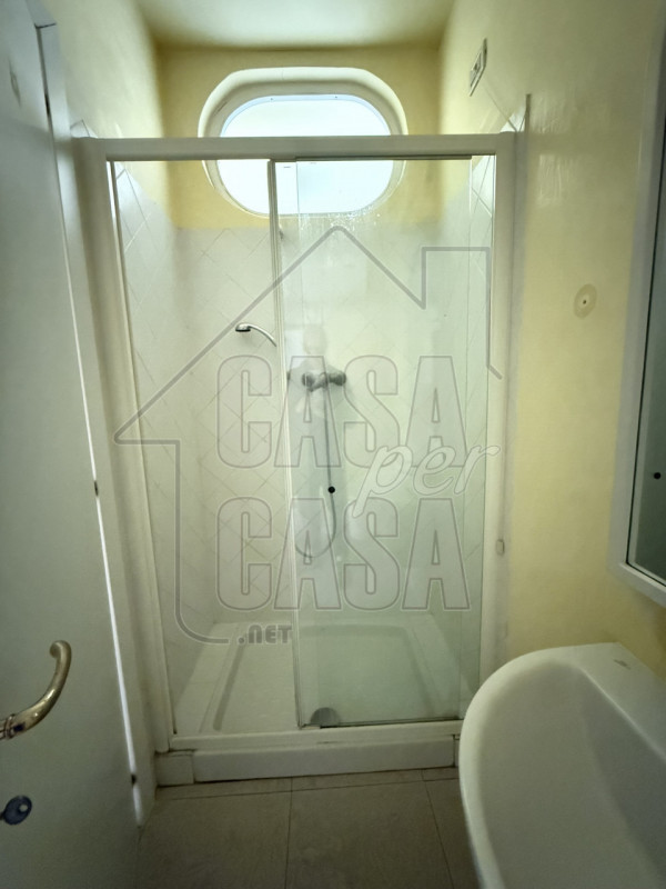 Scopri questo affascinante bilocale situato nel centro storico di Padova, una delle città più bel...