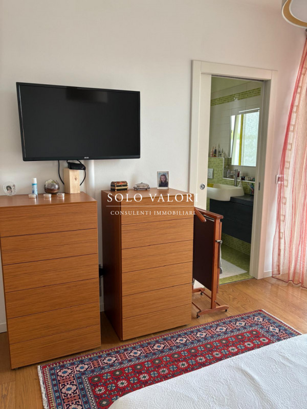 Scoprite questa straordinaria villa contemporanea situata nella tranquilla zona di Mussetta di So...