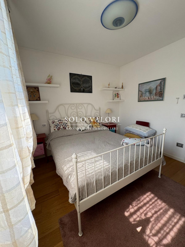 Scoprite questa straordinaria villa contemporanea situata nella tranquilla zona di Mussetta di So...