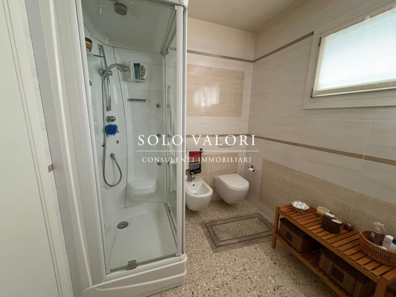 Scoprite questa straordinaria villa contemporanea situata nella tranquilla zona di Mussetta di So...