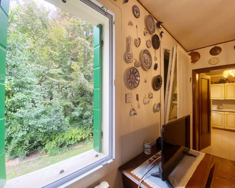 (Per INFO Mara 3481536890) A Ponte di Piave, in zona centrale e ben servita, proponiamo una villa...