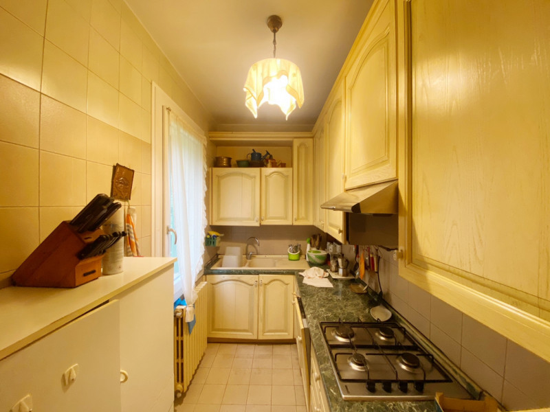 (Per INFO Mara 3481536890) A Ponte di Piave, in zona centrale e ben servita, proponiamo una villa...