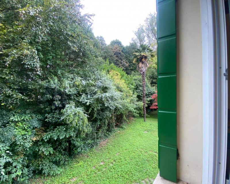 (Per INFO Mara 3481536890) A Ponte di Piave, in zona centrale e ben servita, proponiamo una villa...