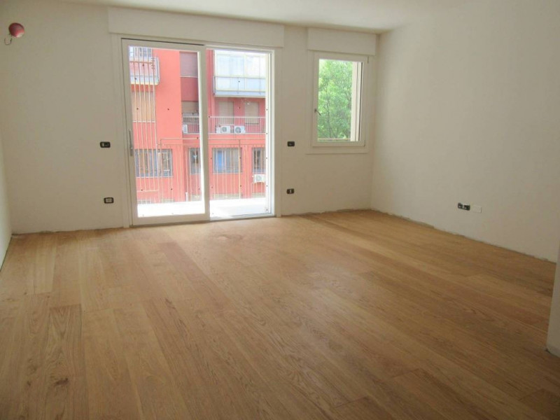 NUONO in pronta consegna 

Centro Via Savonarola

Dotato delle tecnologie più moderne per consent...