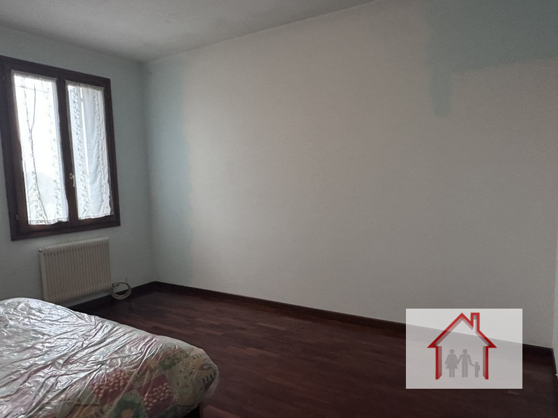 L'Agenzia Luxor è entusiasta di presentarvi questa splendida casa a schiera porzione di testa, si...