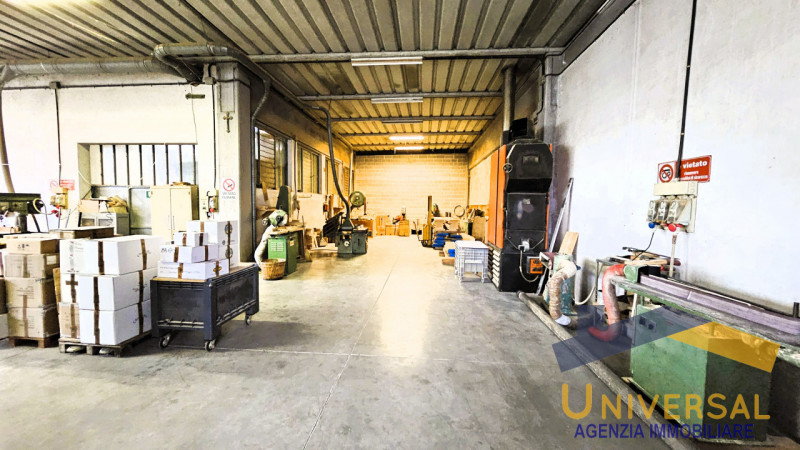 CAMPOSAMPIERO - In zona di forte passaggio, comoda alle arterie stradali ed alla tangenziale.

Ve...