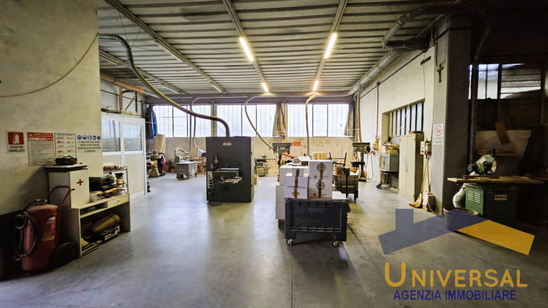 CAMPOSAMPIERO - In zona di forte passaggio, comoda alle arterie stradali ed alla tangenziale.

Ve...