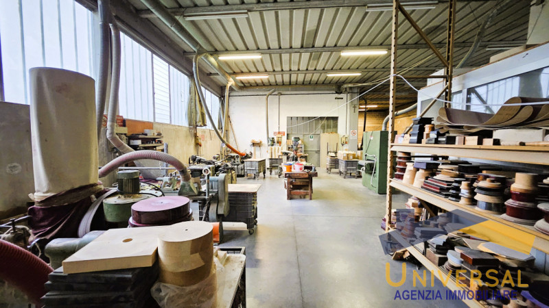 CAMPOSAMPIERO - In zona di forte passaggio, comoda alle arterie stradali ed alla tangenziale.

Ve...