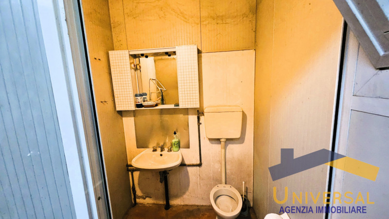 CAMPOSAMPIERO - In zona di forte passaggio, comoda alle arterie stradali ed alla tangenziale.

Ve...