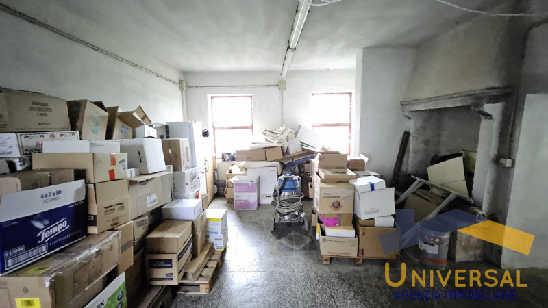 CAMPOSAMPIERO - In zona di forte passaggio, comoda alle arterie stradali ed alla tangenziale.

Ve...