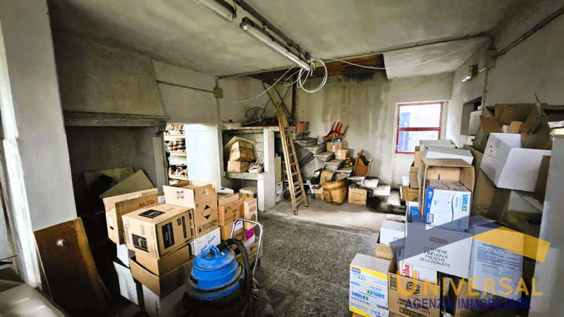 CAMPOSAMPIERO - In zona di forte passaggio, comoda alle arterie stradali ed alla tangenziale.

Ve...