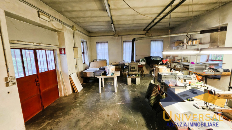 CAMPOSAMPIERO - In zona di forte passaggio, comoda alle arterie stradali ed alla tangenziale.

Ve...