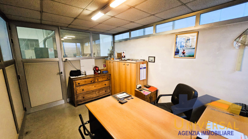 CAMPOSAMPIERO - In zona di forte passaggio, comoda alle arterie stradali ed alla tangenziale.

Ve...