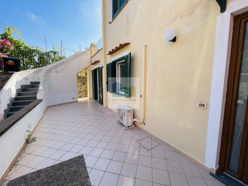 Barano d'Ischia, nella tranquilla e ricercata zona di Piedimonte. Ti proponiamo un appartamento l...