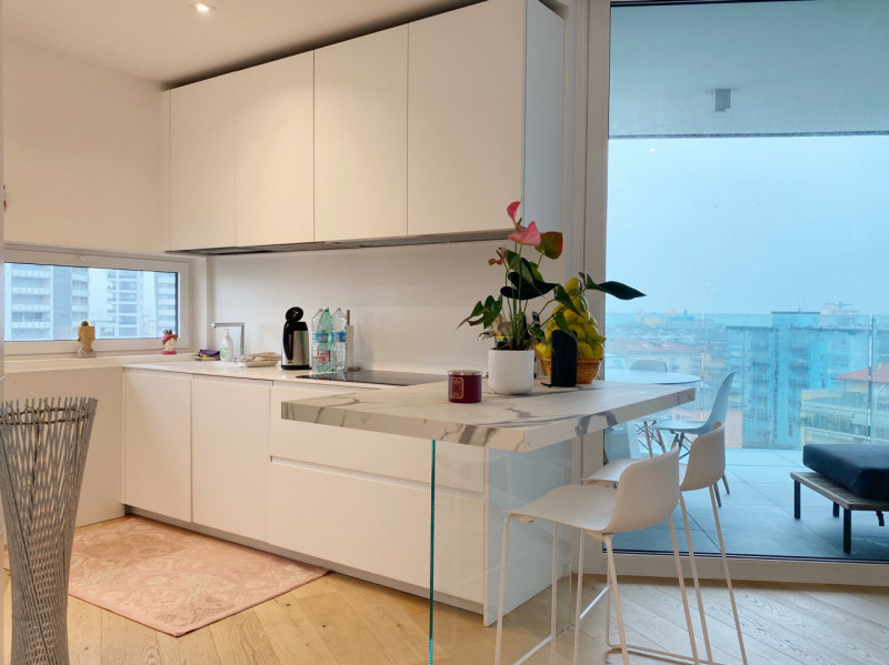 (Per INFO Mara 3481536890) A Jesolo Lido, nei pressi di Piazza Drago, proponiamo in vendita un el...