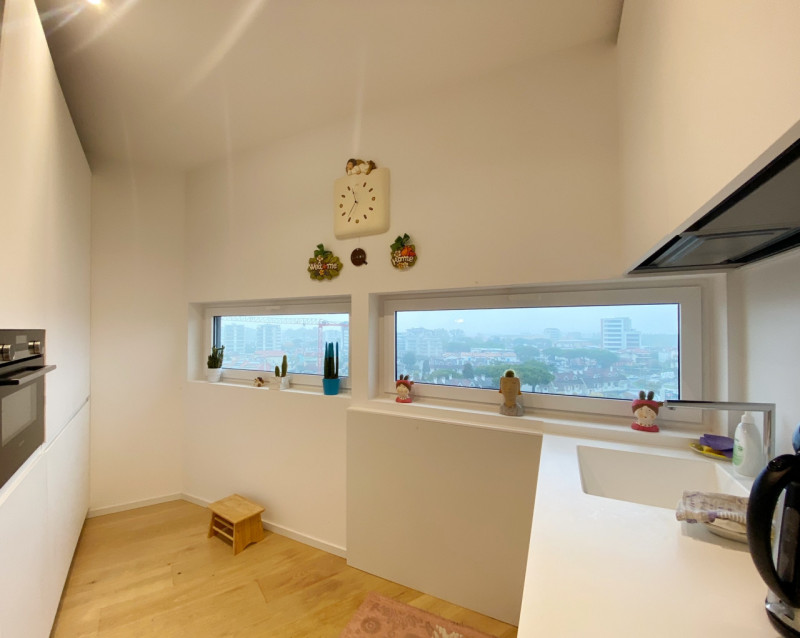 (Per INFO Mara 3481536890) A Jesolo Lido, nei pressi di Piazza Drago, proponiamo in vendita un el...