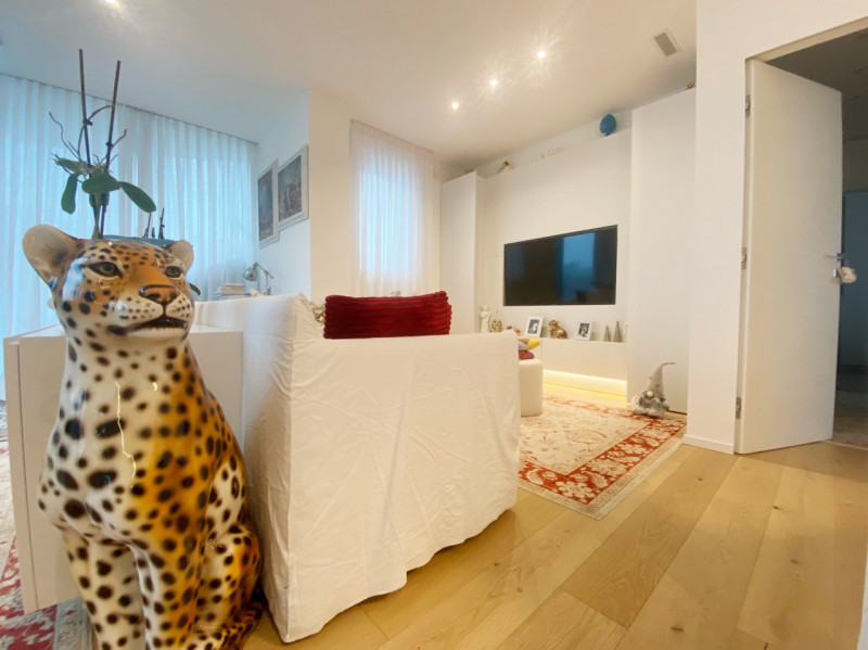 (Per INFO Mara 3481536890) A Jesolo Lido, nei pressi di Piazza Drago, proponiamo in vendita un el...