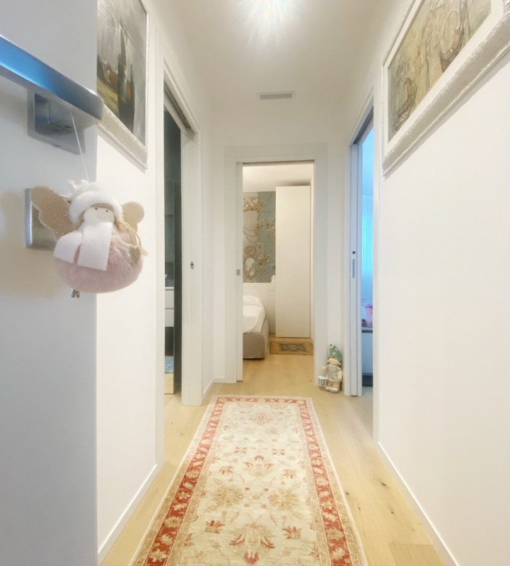 (Per INFO Mara 3481536890) A Jesolo Lido, nei pressi di Piazza Drago, proponiamo in vendita un el...