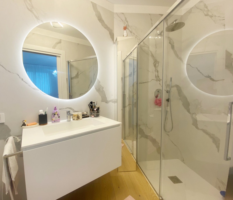 (Per INFO Mara 3481536890) A Jesolo Lido, nei pressi di Piazza Drago, proponiamo in vendita un el...