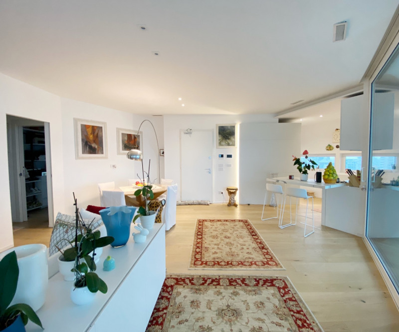 (Per INFO Mara 3481536890) A Jesolo Lido, nei pressi di Piazza Drago, proponiamo in vendita un el...