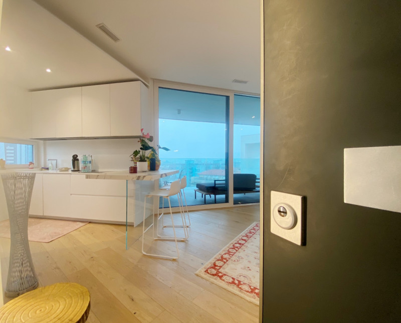 (Per INFO Mara 3481536890) A Jesolo Lido, nei pressi di Piazza Drago, proponiamo in vendita un el...